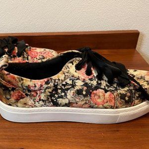 Women's Cute as can be Dirty Laundry Velvet Floral Pattern Sneakers size 7 (US)